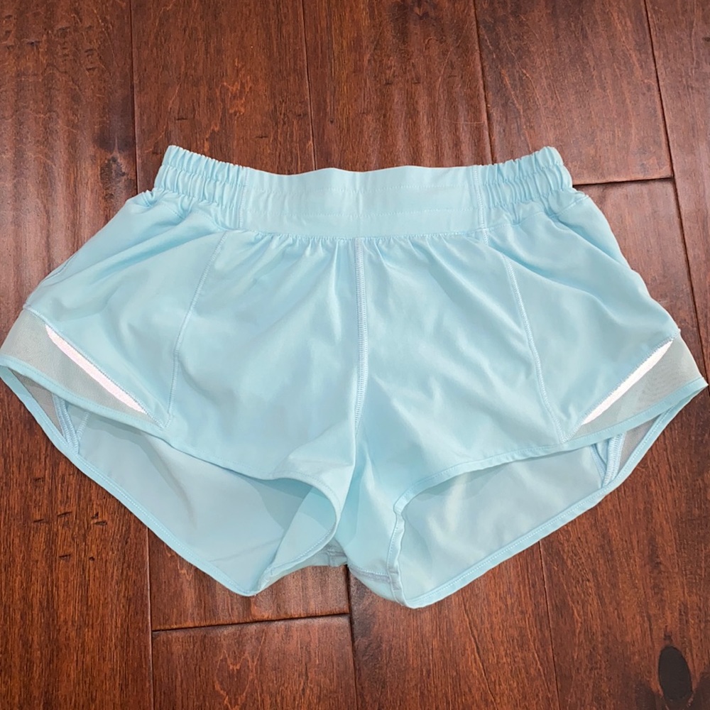 lululemon hotty hot shorts 2.5 inch